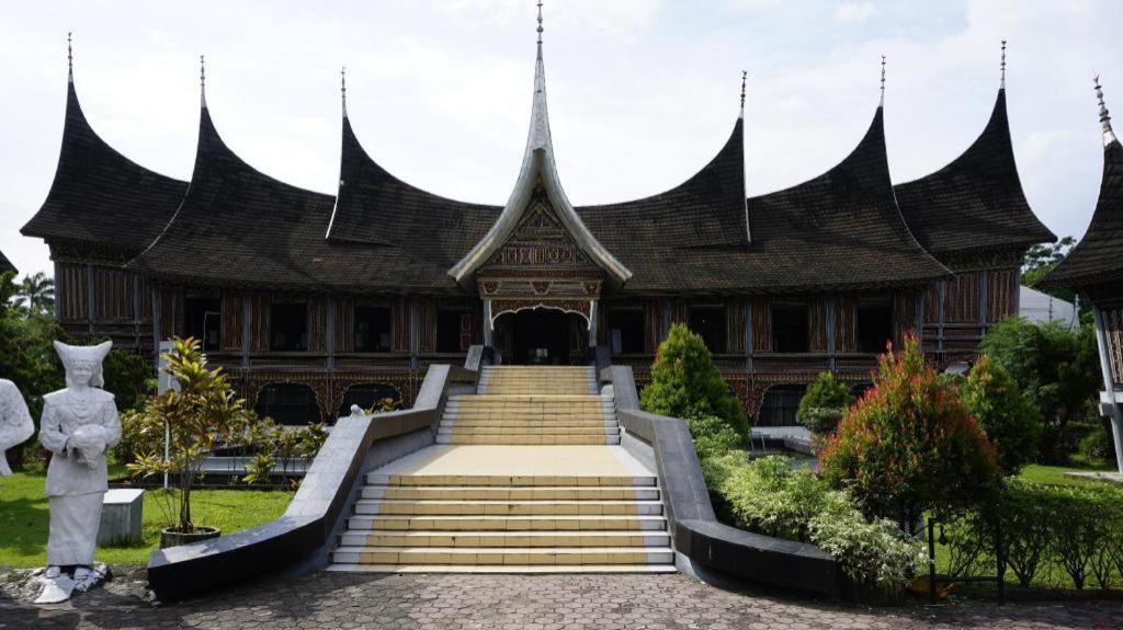 Hotel Pangeran City Padang  Buitenkant foto